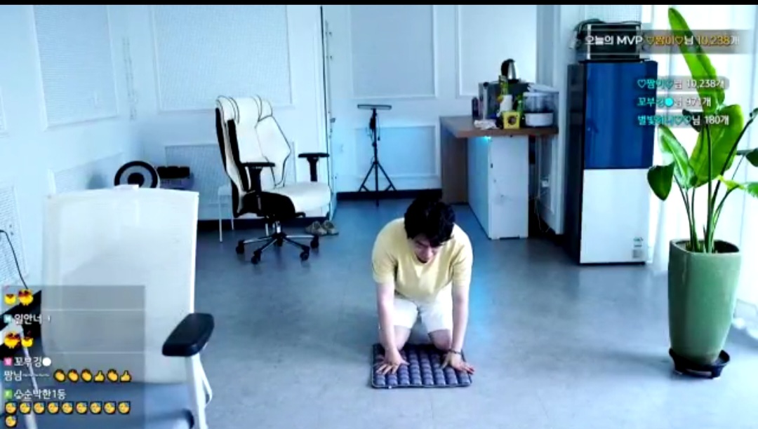 Screenshot_20240806_172857_AfreecaTV.jpg