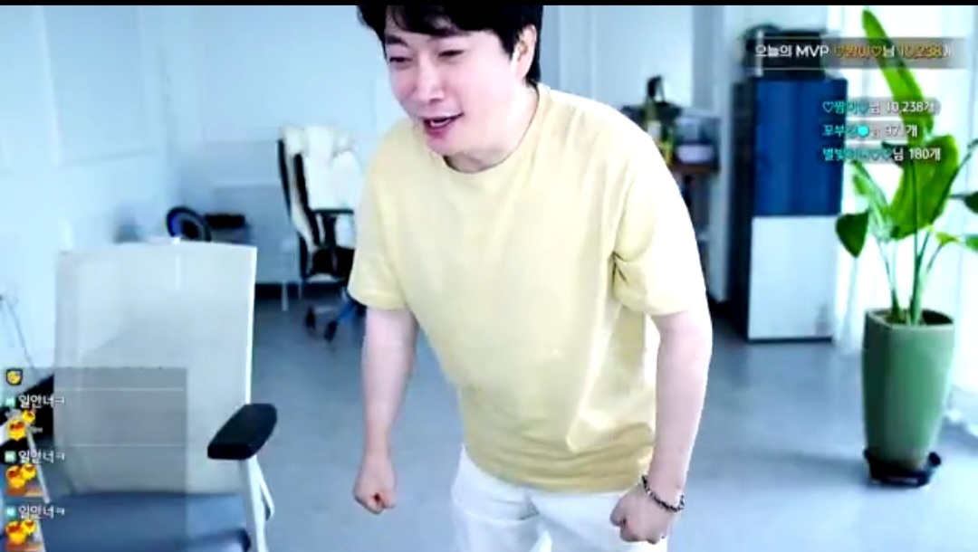Screenshot_20240806_172910_AfreecaTV.jpg