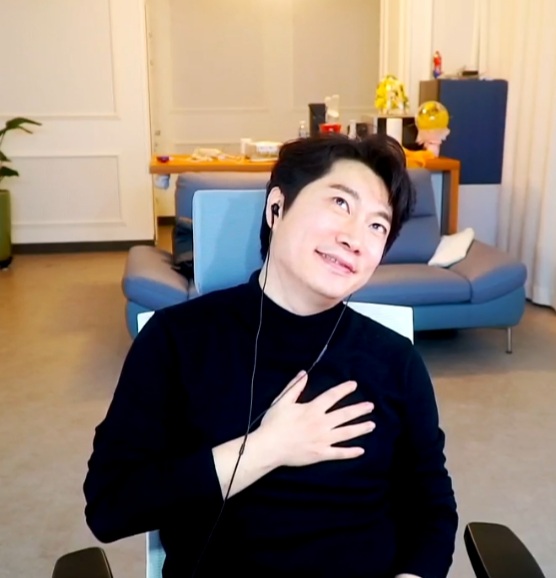Screenshot_20220221-224949_AfreecaTV.jpg