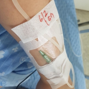 오랫동안 허리아파서 고생했는데 이번에는 진짜 극심한통증과 다리당김이 너무심해서 입원했더니 디스크가 터졌데요 디스크터디면 이렇게 고통스러운지 몰랐네요ㅠㅠ 패밀리 여러분 ~  아프지 마시고 건강잘챙기세요