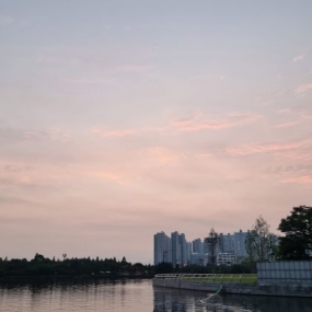 너무 더워서 호수공원 나왔어요~