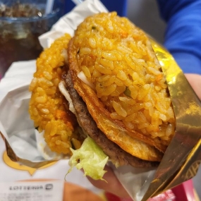 롯데리아(전주비빔라이스버거)가 다시 나왔네요^^