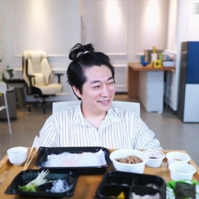 (〝⌒∇⌒〝)