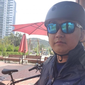 온몸이 근질 근질 갑갑해서~~ 자전거타러 나왔어요^^
