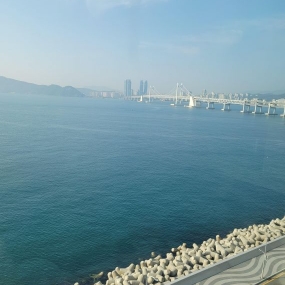 오늘 부산에 놀러왔는데 바다가 좋네요